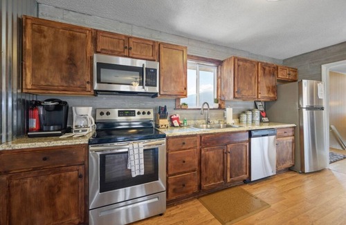 Gatlinburg Ski Chalet | Stunning Smoky Mtn Views Hot Tub Game Room Resort Pools