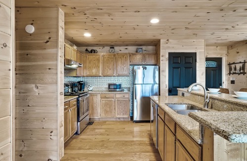 Chalet Village Ski Chalet | Stunning view, location & Cabin amenities- 2.4 mi to Gatlinburg