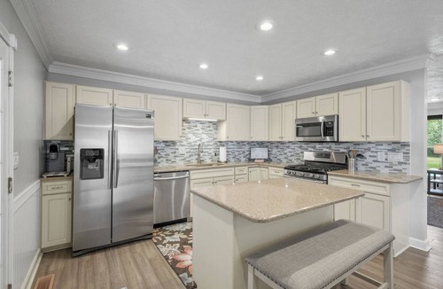 Jackson House | Stylish Home with Infrared Sauna, 1 M from I-40, near Rockabilly Ball Stadium