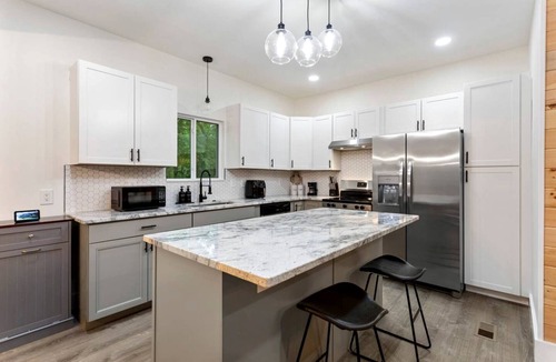 Westminster Cabin | Stylish Lakehouse with Black-and-White Modern Design near Lake Hartwell, Clemson SC