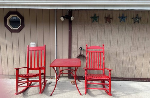 Pymatuning Central Cabin | Stylish Pymatuning Lakehouse – Walk to the Water