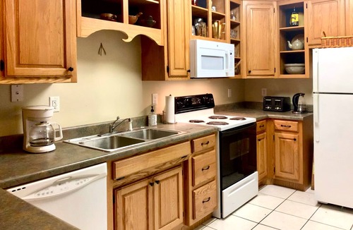 Cowan Hotel | Stylish railroad boutique hotel. 5 ensuite rooms + apartment & banquet room.