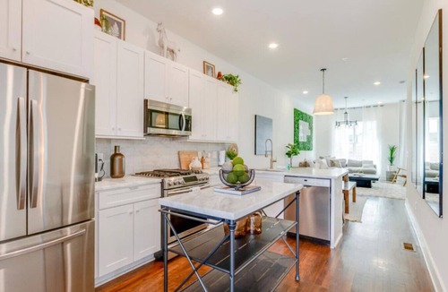 Hillsboro West End House | Stylish Rooftop Haven | Sleeps 12 Comfortably