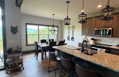 Copperhill House | Stylish with Breathtaking views, 4bed, 4.5baths, pool table, fire pit and more!