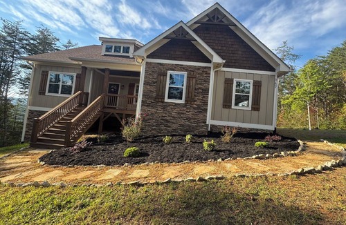 Copperhill House | Stylish with Breathtaking views, 4bed, 4.5baths, pool table, fire pit and more!