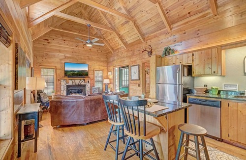 Banner Elk Cabin | Sugar Mountain Sugar Shack - Mountain Cabin, Gas Logs, Outdoor Space