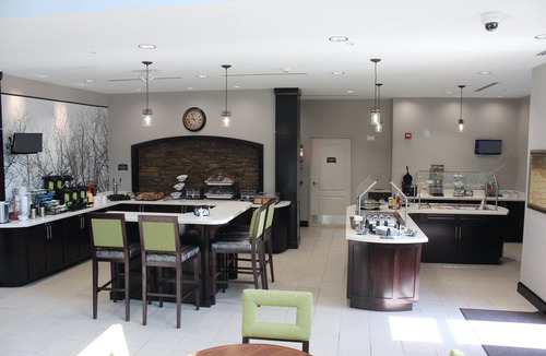 Miamisburg Apartment | Suite with Full Kitchen | Breakfast Included!