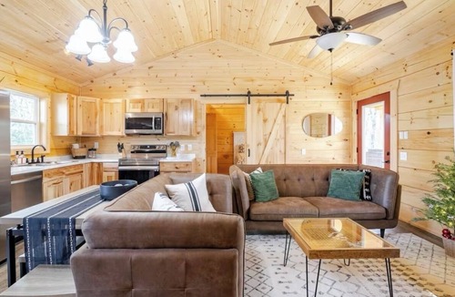 Piper Gap Cabin | Summer Escape Near the Blue Ridge Parkway!
