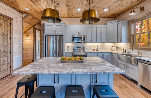 Blue Ridge Cabin | Summer Luxe 5BR Hot Tub Giant Chess Games Views