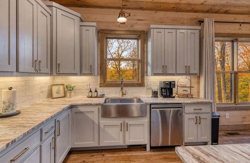 Blue Ridge Cabin | Summer Luxe 5BR Hot Tub Giant Chess Games Views
