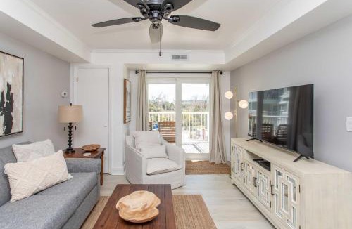 North Litchfield Beach House | Summerhouse Villas Condo: Private Resort Beach!
