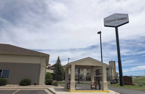 Gillette Hotel | Summit Suites