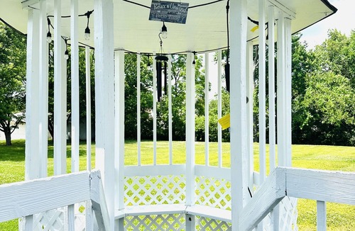 West Chester House | Sunshine Palace Charming Tri-Level House with game room and large backyard!