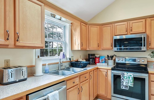 Fletcher House | Sunshine Villa South Asheville by Airport, PingPong/Firepit - Pet Friendly!!