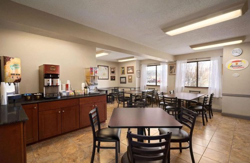 Ithaca Hotel | Super 8 by Wyndham Ithaca