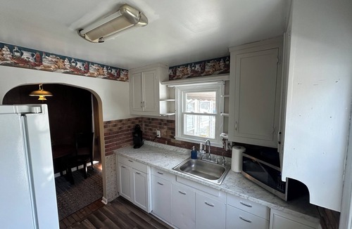 Beaver House | Super Clean 2BR House: Quiet, Safe, Near Hwy, Big TV, Nightlife, Porch, by River
