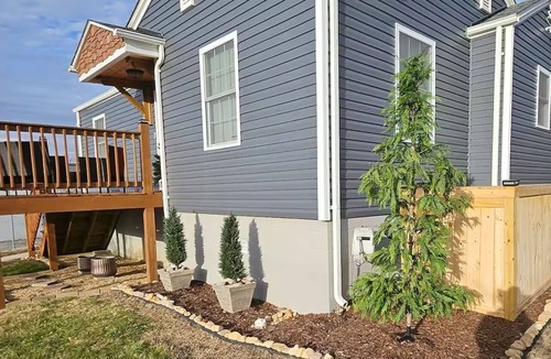 Kingsport House | ★ Superhost Rated ★ Lily of the Valley Retreat - Steps to Downtown