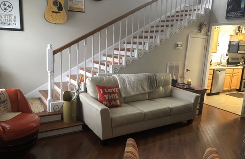 Lockeland Springs House | Sweet and Petite on Lillian Street 3 miles from Downtown Nashville