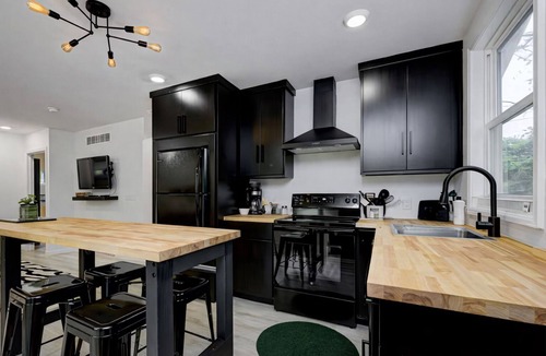 Bloomington House | Sweet Spot on Swain | Modern 3 BR just 5 blocks to IU Campus
