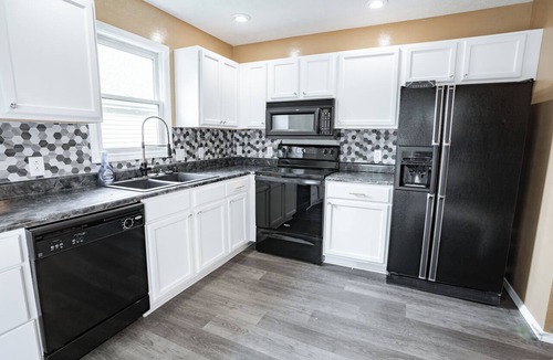 Owensboro House | Swiftie’s Babe Cave is a Taylor-Themed 3BR Retreat Near Downtown Owensboro!
