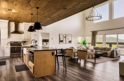 Chalet Village North Cabin | Swim Spa/Luxe Design/Views/GameRoom/Theater - Bear Bottom