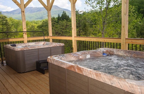 Pittman Center Cabin | Sycamore Mansion | 14 Suites | Arcade | Fire Pit | Amazing Views