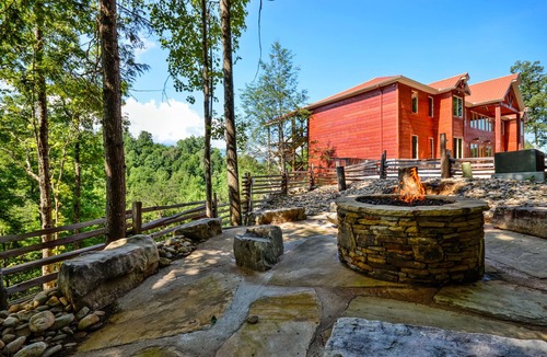 Pittman Center Cabin | Sycamore Mansion | 14 Suites | Arcade | Fire Pit | Amazing Views