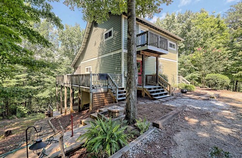 Lakemont Cottage | Tallulah Falls Cabin: location, location. location