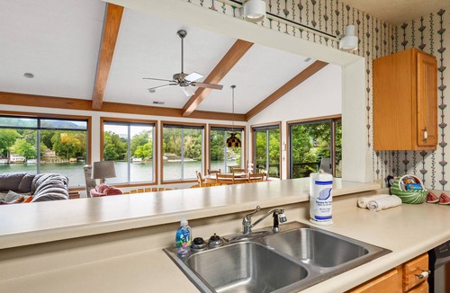 Sunset Cove House | Taylormade Lake House - Mr Lake Lure Vacation Rentals