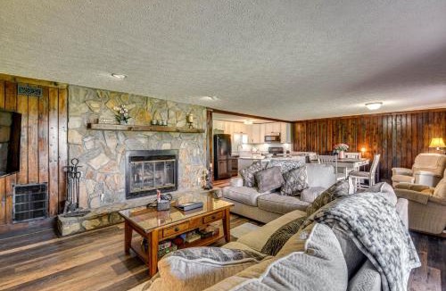 Dillard House | Tee Off in the Mtns: Sky Valley Condo w/View!