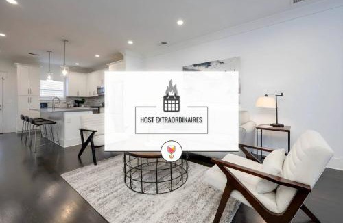 Charlotte Park House | Ten Minutes to Broadway Modern Gated Townhome