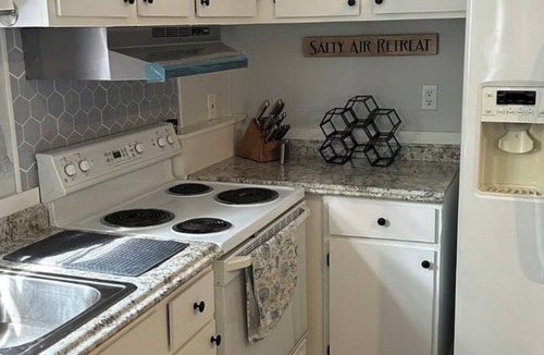 Myrtle Grove House | Terrific 2-bedroom mobile home, perfect for bringing your boat