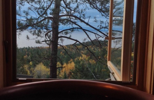 Silver Bay Cabin | Tettegouche Cedar Log Cabin amazing Lake Superior views near 4 state parks, SHT