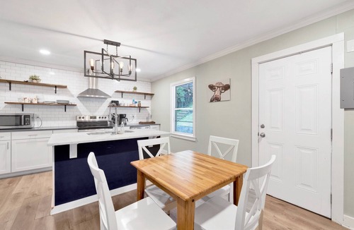 Crestline Heights House | The 86th Street Retreat | Patio/King Bed/Groups