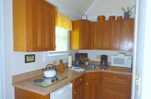 Berkeley Springs Cabin | The Bathkeepers Cottage