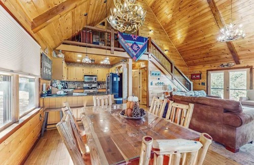 Necowa Cove Cabin | The Bear Necessities