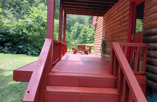 Genoa House | The Bunkhouse - 3 BR, 2 BA Deluxe Cabin