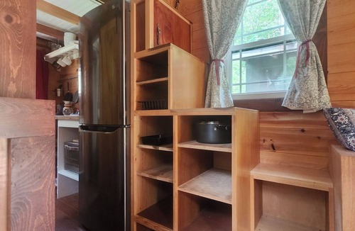 Max Meadows Cabin | The Carrock, a secluded retreat near 81/77