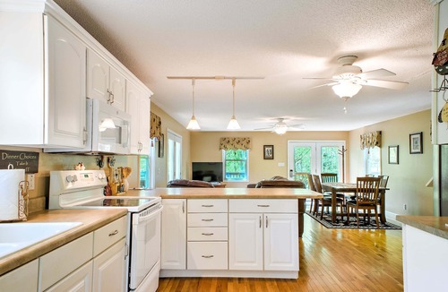 Burnsville Cottage | The Chicken Coop | River-Access Cabin with Hot Tub Near Burnsville
