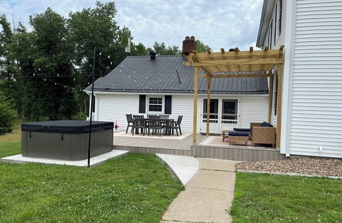 Greenup House | The Claxton house a Greenup county Historic home built in 1864 with hot tub