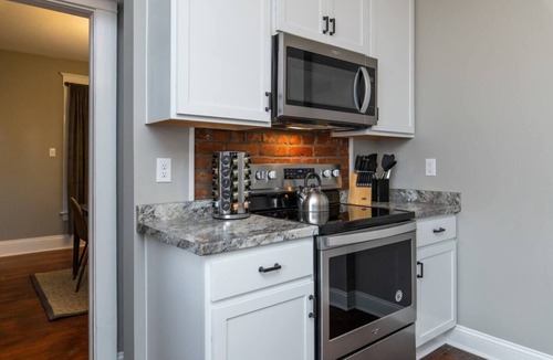 Richmond Apartment | The Colonels Apartment is a freshly renovated 3bedroom 1bath downtown Richmond apartment