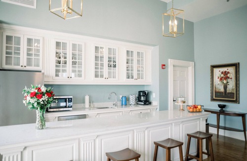 Millersburg Hotel | The Commandant's Suite: Beautiful Hotel Stay w/A View at Mustard Seed Hill