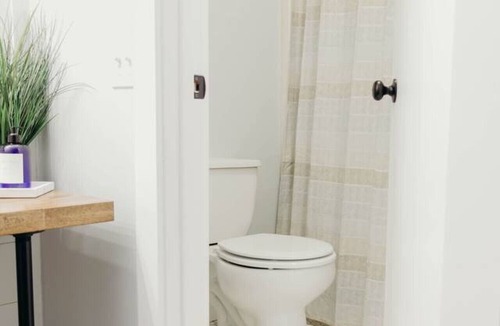 Byrdstown Bed & Breakfast | The Conner Room, The Lakeside Inn at Dale Hollow