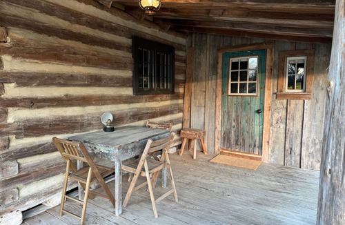 Bells Cabin | The Corn Crib Cabin at Green Frog Farm