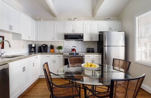 Cannonborough Elliotborough Cottage | The Cottage at Saint Philip Square, One Block to King, Charming Private Hideaway