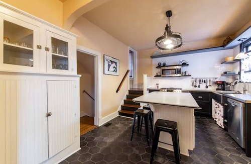 Cherokee Triangle House | The Cozy Bungalow-Historic Highlands-Bardstown Rd