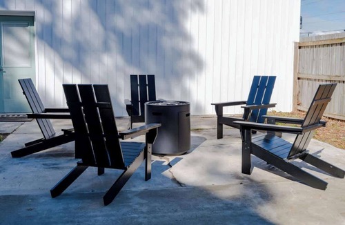 Columbia Condo | The Cozy Chic WeCo Spot | Just 3 minutes to DT!
