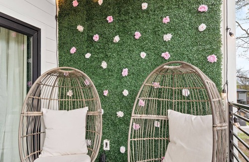 East Nashville House | The Dolly House ♔Vintage Dolly♔Nashville♫Mins To BROADWAY!★9 Beds♥Sleeps 12♥