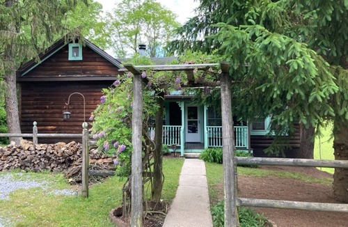 Hico Cabin | The Evergreen! Historic Cabin