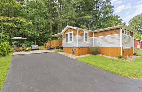 Flat Rock Cottage | The Funky Fuji @Backyard Apple Cottages